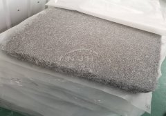 不锈钢烧结毡会出现白点是什么原因